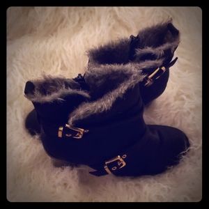 Black faux fur boots
